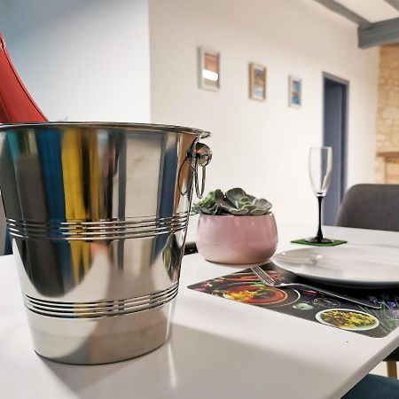 Appartement Ma Douce Charente - Superbe T3 Design Et Fonctionnel - Hyper Centre A Saintes Buitenkant foto