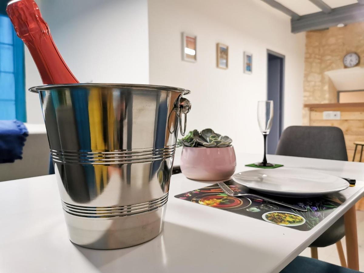 Appartement Ma Douce Charente - Superbe T3 Design Et Fonctionnel - Hyper Centre A Saintes Buitenkant foto